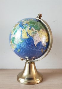 Globo terráqueo de acero inoxidable pulido a espejo con detalles del mapa grabados con láser y un pilar de metal sólido y pesado para salas de juntas - Product Image 4