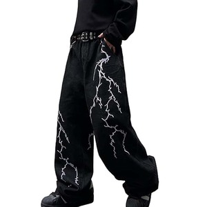 Vaqueros holgados bordados estilo hip hop para hombre – Pantalones de mezclilla negros de corte holgado, pantalones anchos de estilo urbano para hombre - Product Image 1