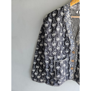 เสื้อแจ็คเก็ตผ้าฝ้ายแบบกลับด้านได้ ลายพิมพ์บล็อกทำมือ ลายดอกไม้ เสื้อโค้ทผู้หญิง สำหรับฤดูใบไม้ร่วงและฤดูหนาว ของขวัญสำหรับเธอ - Product Image 2