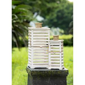 Lanterne à bougie en bois finition blanche classique, idéale pour la décoration de fêtes et le style de maison de campagne, fabriquée à la main en Inde - Product Image 4