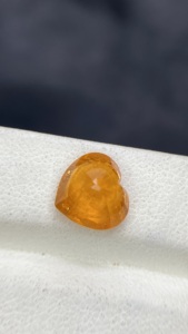 Pierre précieuse en forme de cœur de grenat mandarin spessartite naturel certifié IGI, avec une belle couleur et une excellente qualité de lustre, 4,15 carats - Product Image 6