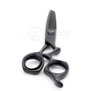 Ensemble de 3 ciseaux de coiffure professionnels classiques Ergo Support, finition mate noire, en acier inoxydable, qualité OEM pour salon de coiffure - Product Image 4