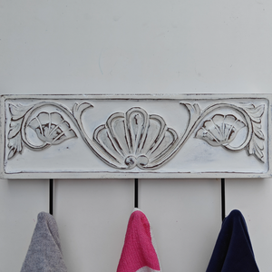 Elegante Porta Llaves Decorativo de Madera Tallada, Acabado Blanco, Hecho a Mano, para Entrada, de Madera Sintética - Product Image 2