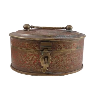 Venta al por mayor de alta calidad de cobre tallado indio Pandaan decoración de la mesa hecho a mano en relieve manija de bloqueo de latón de la India - Product Image 6