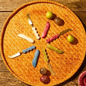 Juego de Cuchillos para Queso Hechos a Mano con Mangos de Resina y Hojas de Acero Inoxidable, Aptos para Lavavajillas, Microondas y Horno, Duraderos - Product Image 5