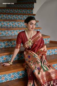 Collection Premium de Sarees en Soie Banarasi avec tissage Zari, Paithani Pallu et bordure large Meena - Ensemble Blouse et Saree - Exportateur Indien - Product Image 6