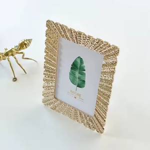 Diseño de Marco de Fotos Metálico para Resaltar tus Imágenes con un Marco de Fotos Metálico de Alta Calidad - Product Image 2