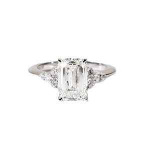Bague de fiançailles en or massif 10K 14K 18K avec diamant de laboratoire taille marquise émeraude et taille rond, couleur DEF, clarté VS VVS - Product Image 1