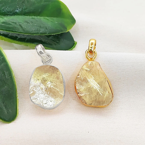 Colgante de Granate en Bruto con Engaste Tipo Collet, Hecho a Mano, Piedra de Nacimiento, Chapado en Oro, Amuleto de Cristal Curativo, Joyería de Cristal en Bruto, 10-12mm - Product Image 2