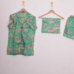 ชุดเสื้อและกางเกงขาสั้นลายดอกไม้พร้อมกระเป๋าเข้าชุด - Product Image 1