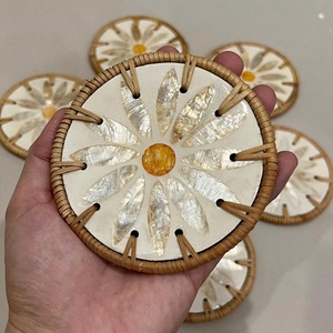 Ensemble de sous-verres ronds modernes faits à la main avec incrustation de nacre florale, supports tissés, décoration de table, coffret cadeau REHMAN CRAFT - Product Image 3