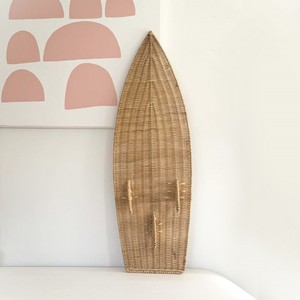 Juguetes de surf de madera para niños pequeños, tabla de surf de ratán hecha a mano, juguete de juego de roles, decoración para colgar en la pared del hogar - Product Image 1