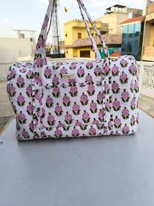 Bolsa de Viaje Acolchada de Algodón Floral, Ecológica, Ligera, de Gran Capacidad, con Diseño Moderno, Estampado a Mano, Estilo Indio - Product Image 3