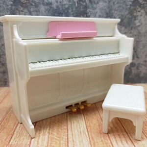 Mini piano y taburete de plástico color marfil, accesorio de escena musical para casa de muñecas, decoración del hogar, para mayores de 14 años - Product Image 2