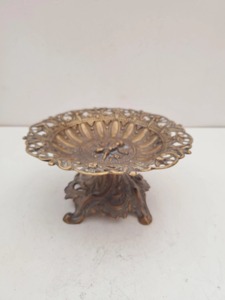 Cuenco decorativo estilo real de metal dorado, perfecto para uso diario, exhibición de frutas en la mesa y para cestas de regalo. Hecho a mano en India. - Product Image 5