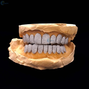 Juego completo de Grillz de Hip Hop personalizados con Moissanita VVS, de Plata de Ley 925, con incrustaciones de 10 piezas para dientes superiores y 10 para dientes inferiores, estilo diamante - Product Image 1