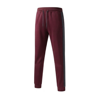 Vêtements de sport pour homme, ensemble de survêtement élégant avec tissu léger pour l'entraînement et un style de vie actif - Product Image 4