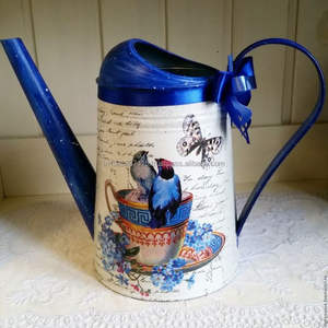 Bidon d'eau galvanisé avec finition imprimée en émail coloré avec des motifs floraux traditionnels parfaits pour une décoration sur le thème rustique - Product Image 2