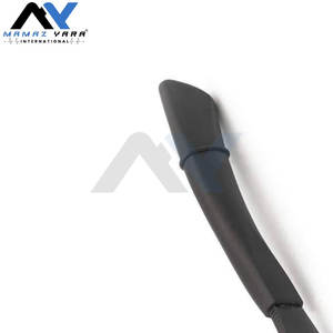 Rasoir professionnel japonais en acier inoxydable avec manche droit et poignée en silicone noir pour rasage corporel et bikini – Vente en gros pour salons - Product Image 5