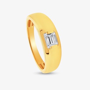 Bague de fiançailles solitaire en or jaune 14 carats avec diamant de laboratoire taille émeraude de 1,15 carat, sertie clos en clos sur large bande - Product Image 4