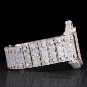 Montre à quartz bicolore entièrement sertie de moissanite avec cadran en verre et aiguilles, en acier inoxydable, idéale pour les fêtes et les mariages - Product Image 2