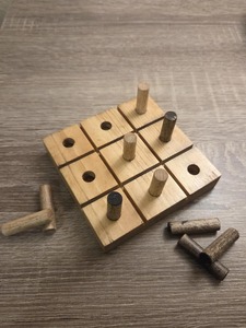 Jeu de Tic-Tac-Toe en bois Fun Plus Toys Co. Contreplaqué bon marché, idéal pour les startups. Directement du fabricant. Contactez les fournisseurs de produits en bois sur mesure. - Product Image 3