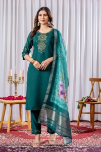 Elegante conjunto de Kurti, pantalón y dupatta de corte recto. Graciosa y moderna, eternamente clásica. - Product Image 1