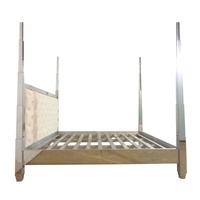 Cadre de lit à baldaquin à miroir Quatre affiches Panneaux de verre Lit en bois argenté pour meubles de chambre d'hôtel minimalistes modernes de luxe