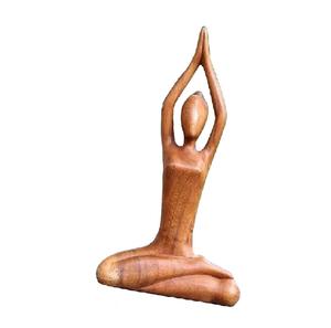 Sculpture de yoga en bois représentant une pose de méditation assise avec les mains levées, symbolisant la paix, la pleine conscience et l'équilibre. - Product Image 1