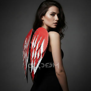 Arnés de piel sintética con alas de ángel dentadas rojas y blancas, accesorio de disfraz gótico punk con detalles tachonados y anillo en O en la parte posterior - Product Image 4