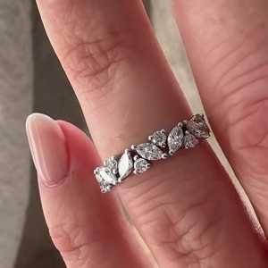 Bagues de mariage empilables demi-éternité taille marquise, serties de diamants de laboratoire, en or massif 14K 18K, personnalisées 1 carat, vente en gros - Product Image 1