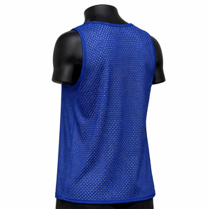 Chalecos Deportivos de Fútbol MESH Azules de MASGAM con Logotipo Personalizado, Tela Transpirable y Resistente al Agua para Prácticas Deportivas al Aire Libre - Product Image 4