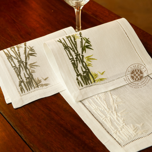 Serviette de cocktail brodée en herbe fine, artistique et durable, élégance rustique pour cafés et tables de jardin. - Product Image 1