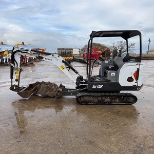 Mini-excavatrice compacte hydraulique sur chenilles Premium Bobcat E19 pour travaux de construction, d'aménagement paysager et d'installation d'installations. - Product Image 6