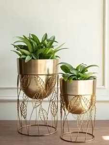 Ensemble de supports à plantes modernes en métal doré, design feuille, porte-pot en fil métallique, pot à fleurs rond en laiton, jardinière de sol en métal pour intérieur - Product Image 1