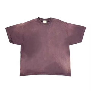 เสื้อยืดโอเวอร์ไซส์สีดำฟอกยีนส์ แขนสั้น คอกลม สไตล์สตรีท สำหรับผู้ชาย - Product Image 3
