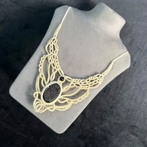 Collier pendentif en macramé fait main avec druse noire, style bohème naturel, ajustable, cordon crème, bijou de guérison - Product Image 1