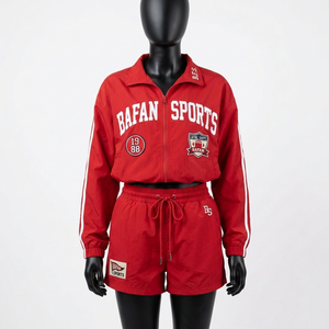 Conjunto Corto de Chaqueta Corta con Cremallera y Logotipo Bordado para Mujer, en Poliéster Taslon 120 GSM, Color Rojo - Product Image 1