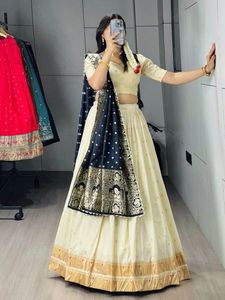 Ensemble élégant de lehenga Paithani en tissage Zari pour femmes, pour mariage et occasions spéciales - Product Image 2