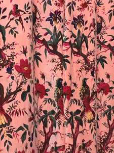 Tela de terciopelo de algodón estampada a mano con diseño de pájaros color melocotón para tapicería y decoración, se vende por yarda. - Product Image 3