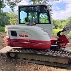 Mini-excavatrice industrielle Takeuchi, équipement de construction compact à commande hydraulique, avec une puissante force de creusement et des commandes fiables - Product Image 4