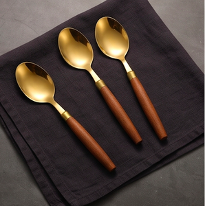 Juego de cucharas de acero inoxidable dorado con mango de madera, diseño minimalista, apto para lavavajillas, para regalo y uso en hoteles. - Product Image 1