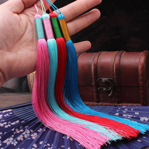 Gamme extra large d'accessoires, choix idéal pour la confection de pompons, pompon en soie de haute qualité de 250 mm de long, 33 options de couleurs - Product Image 1