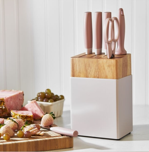 Ensemble de couteaux de cuisine à manche rose avec lames argentées, hachoir, ciseaux et bloc de rangement beige avec dessus marron clair pour la préparation des aliments - Product Image 6