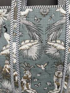 Sac fourre-tout pour femme, tendance, en coton matelassé Kantha, avec imprimé animal et chaînes décoratives - Durable pour un usage quotidien et en voyage - Product Image 3
