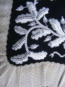 ธงตราสัญลักษณ์พรีเมียมแบบเส้นไหมทอง  ธงปักลายกำมะหยี่สีทองคุณภาพสูง  ธงฐานผ้าไหมประดับด้วยลายเส้นไหมทอง - Product Image 3