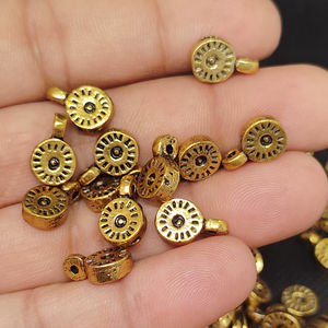 Breloques et pendentifs en laiton faits à la main, aspect antique, sur mesure, adaptés aux créateurs de bijoux - Product Image 1