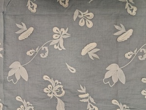 Tissu en coton slub bleu clair de qualité supérieure avec broderie florale 3D blanche - Matériau à motif botanique en relief - Vente chaude - Product Image 4