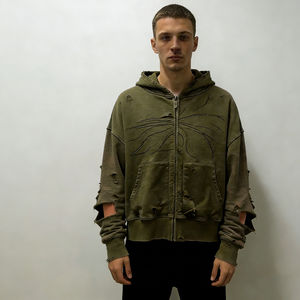 เสื้อฮู้ดดี้ผู้ชายไซส์ใหญ่ สีเขียวมะกอก แบบซิป แต่งลายขาดๆ ปักลายกราฟิก ขอบดิบ มีกระเป๋า ผ้าฟลีซ สไตล์ลำลอง สตรีทแวร์ - Product Image 1