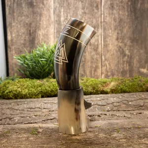 Jarra de Cuerno Vikinga Grabada a Mano y Personalizada, Hecha con Cuerno Genuino de Búfalo y Vaca, para Cerveza y Hidromiel - Product Image 5